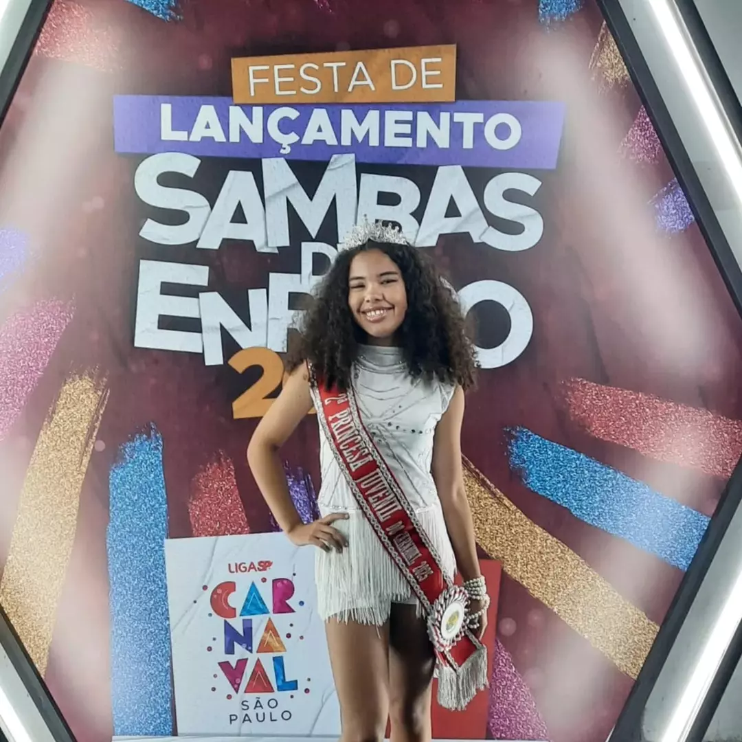 DO SONHO À REALIDADE: A JOVEM QUE CONQUISTOU SEU ESPAÇO NO CARNAVAL